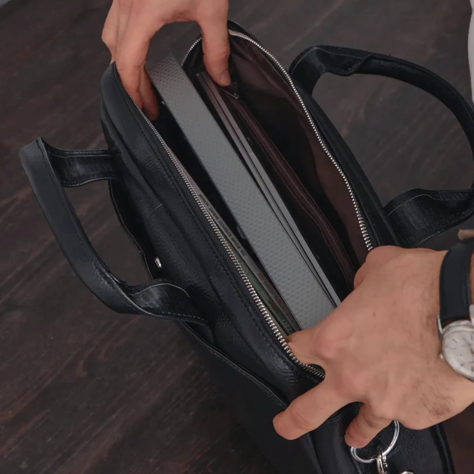 Besace cuir pour homme plusieurs compartiments Image