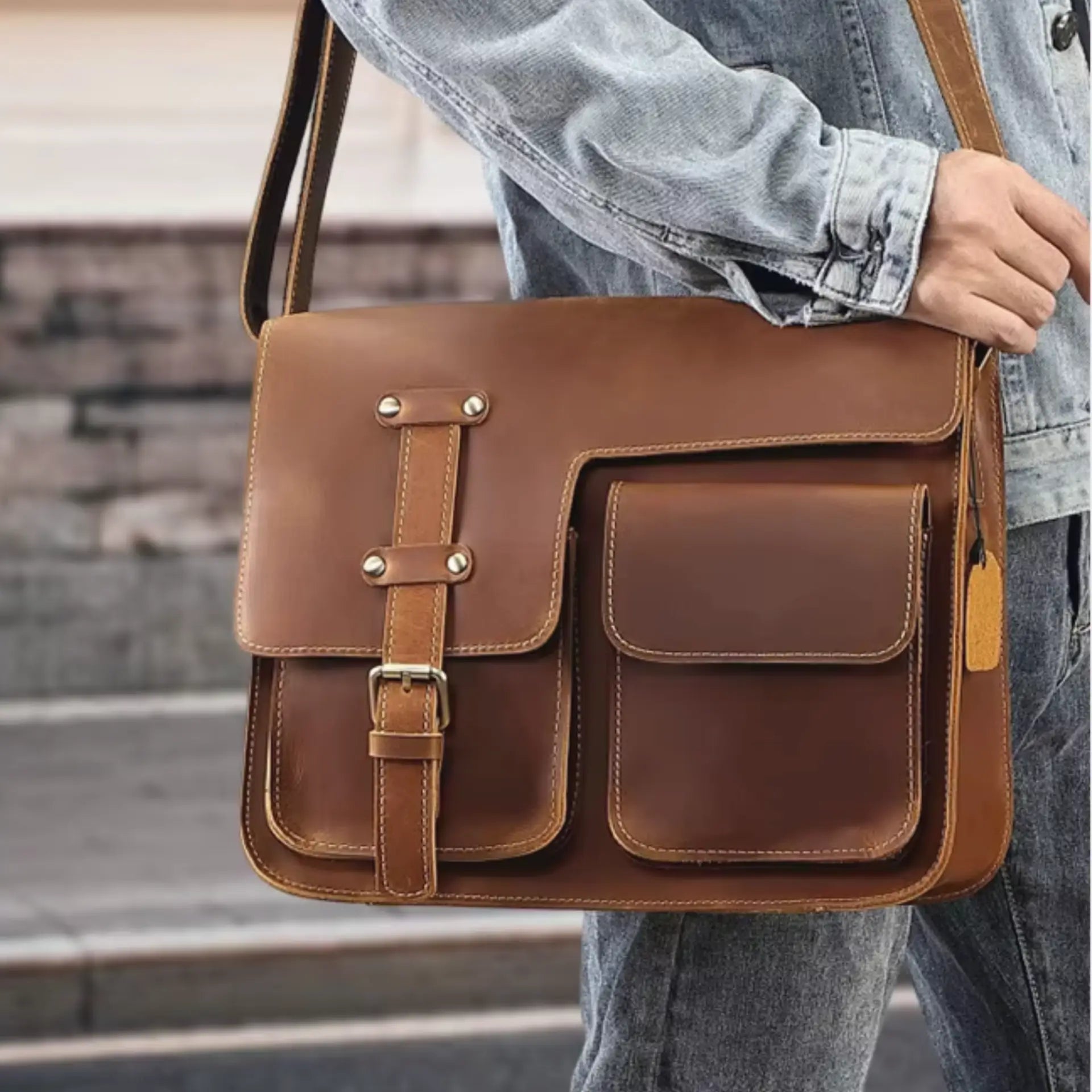 Besace en cuir homme marron avec plusieurs compartiments Image