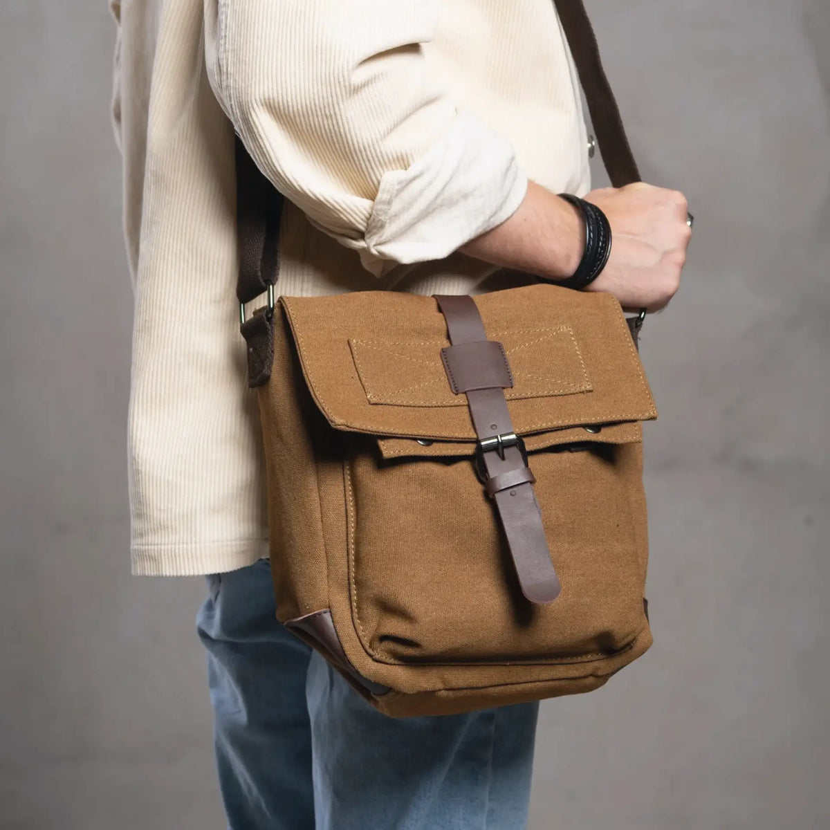 Besace en toile pour homme finition cuir