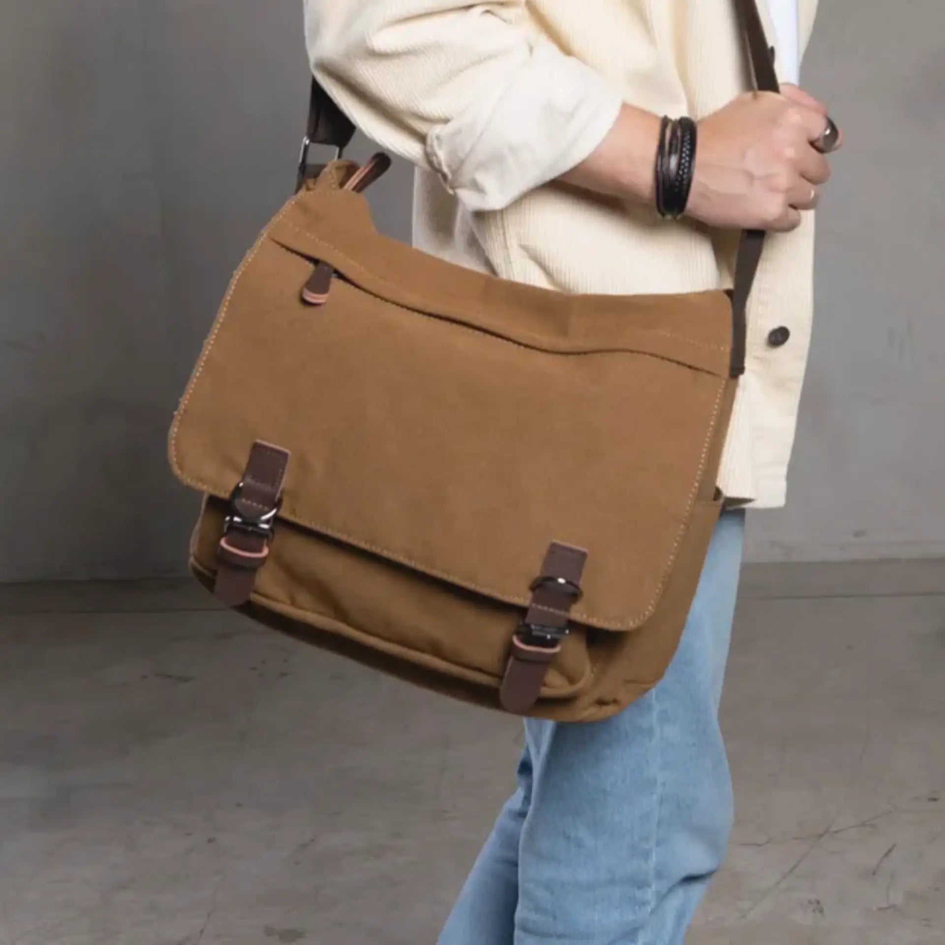 Besace homme bandoulière couleur marron Image