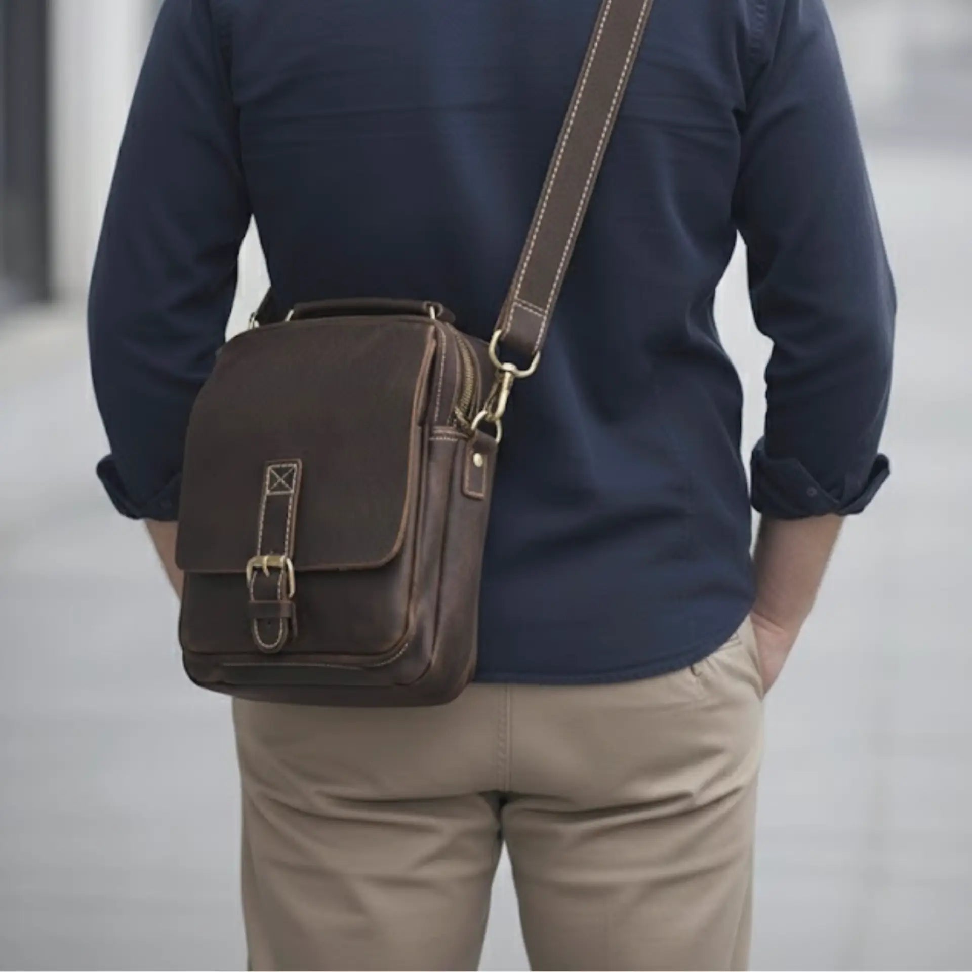 Besace homme en cuir style sacoche Image