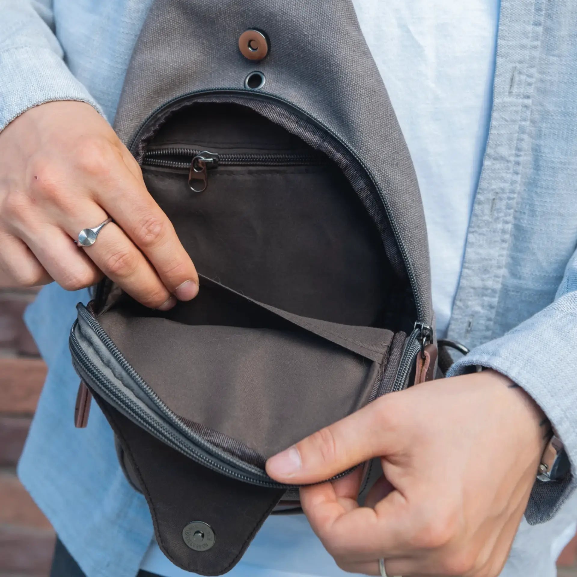 Besace homme en toile finition premium Image