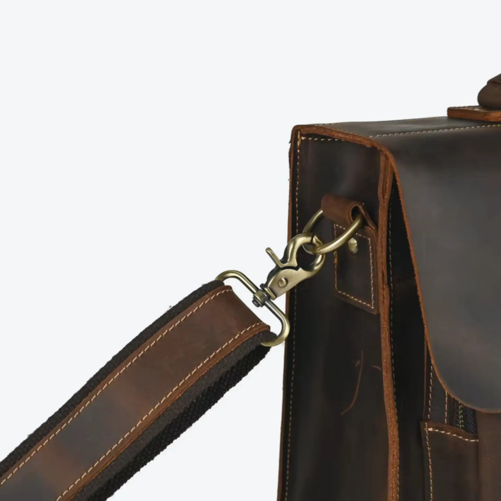 Besace pour homme en cuir attache doré