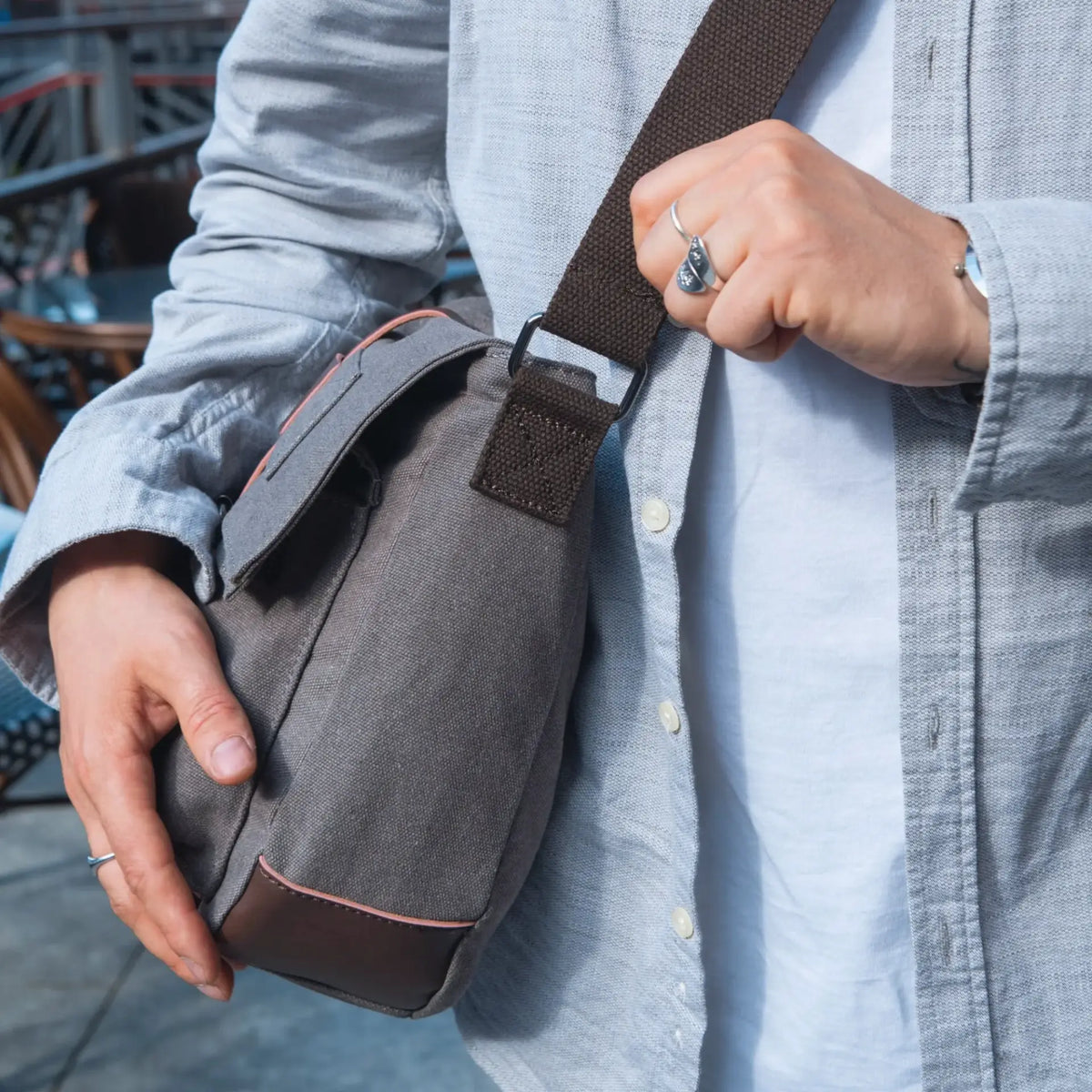 Besace toile finition grande capacité