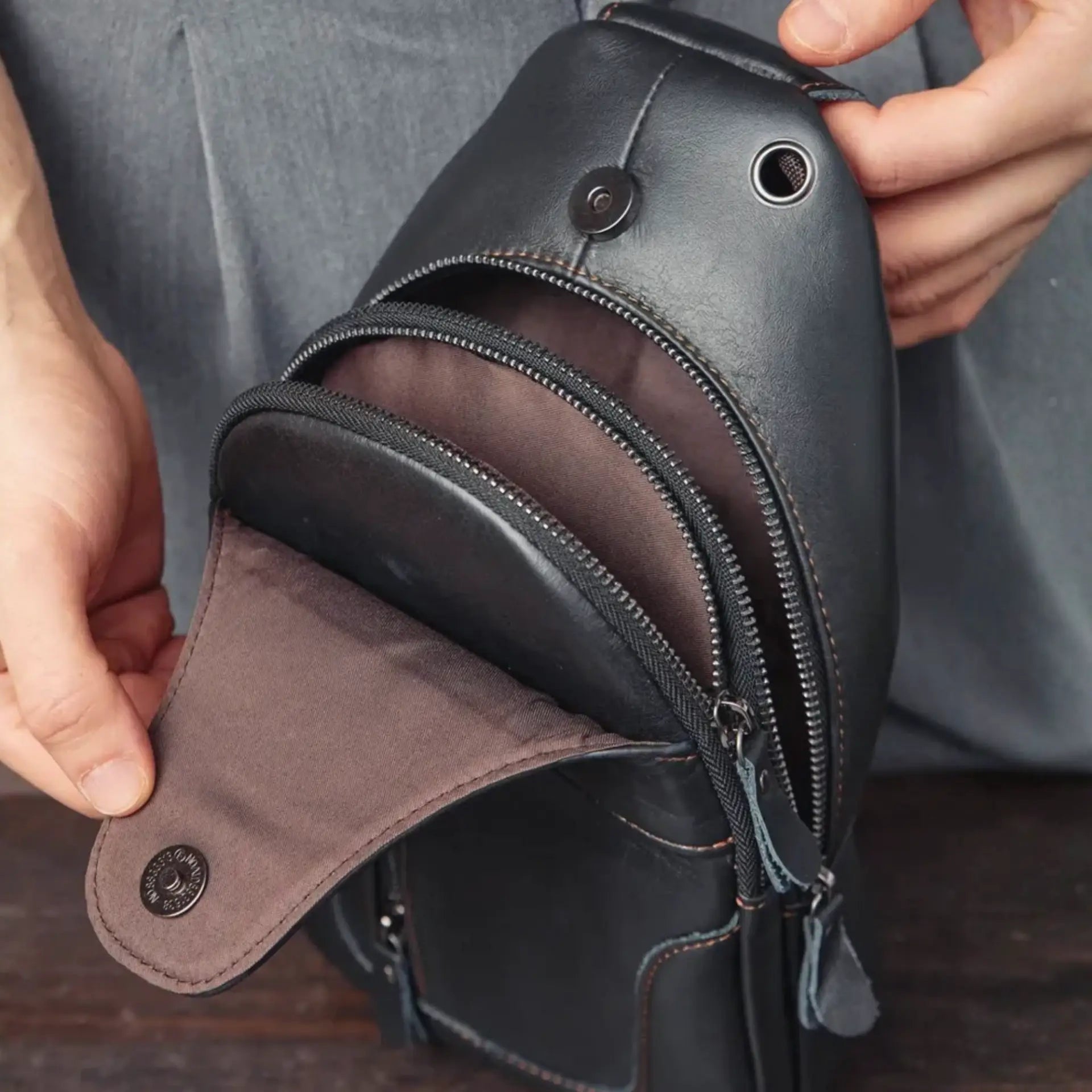 Sac besace en cuir homme vue intérieur Image