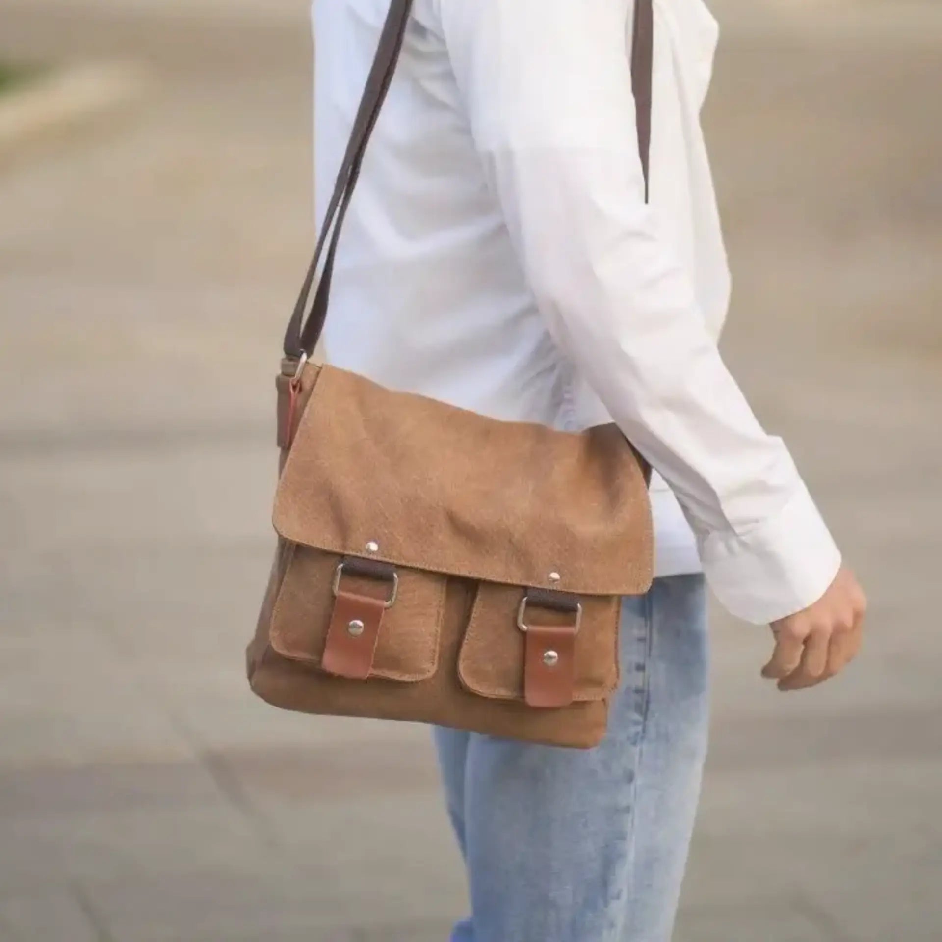 Sac besace marron avec bandoulière Image