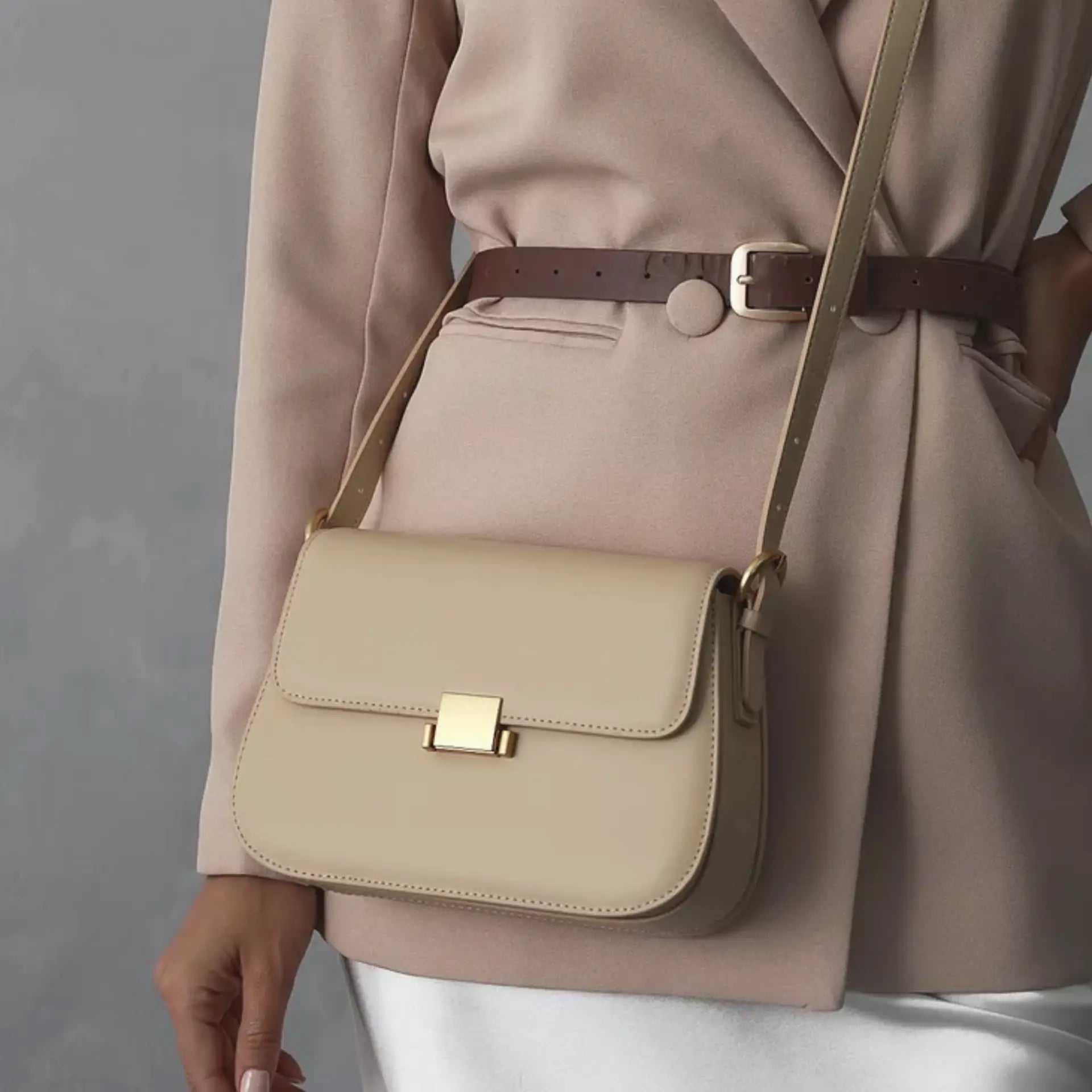 Sac besace pour femme finition premium Image