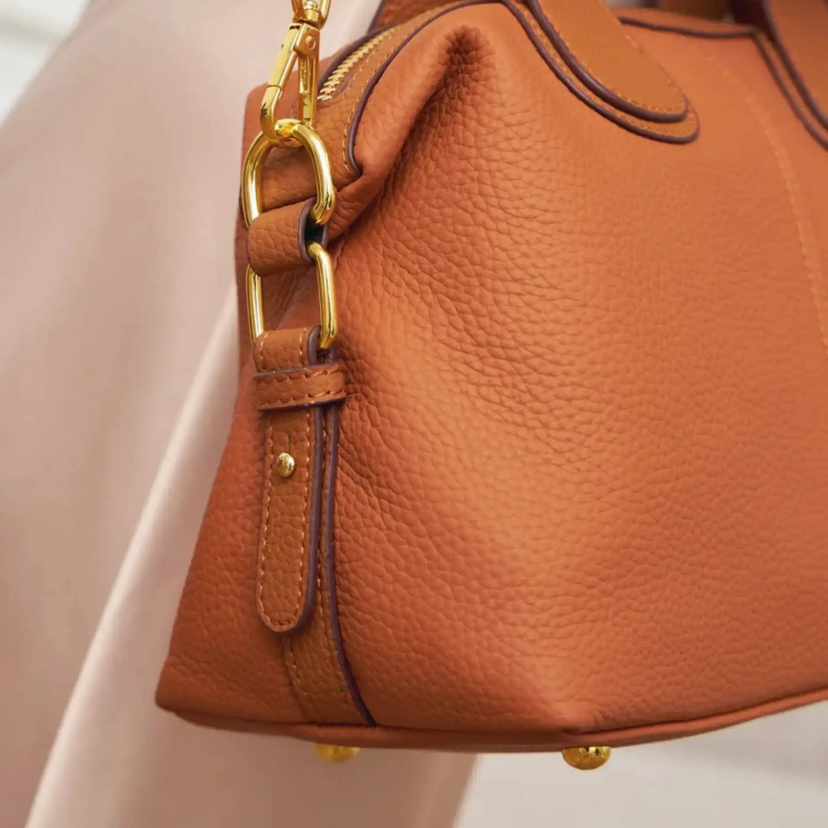 Sac en cuir besace femme couleur camel